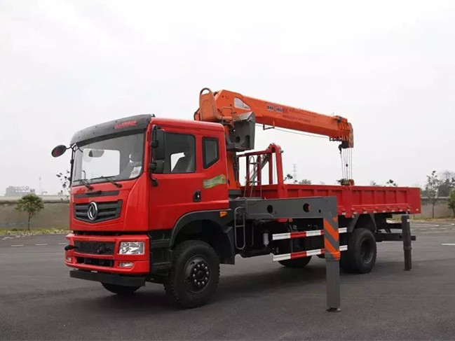 東風(fēng)D701(可裝3.2~8噸吊機(jī))隨車(chē)吊帶自卸