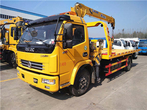 東風(fēng)多利卡帶吊一拖二清障車