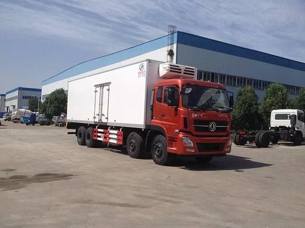 東風前四后八9.4米冷藏車