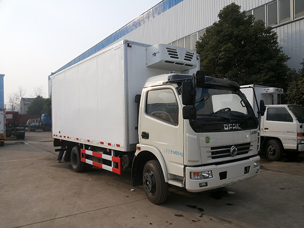東風(fēng)多利卡5米貨廂冷藏車