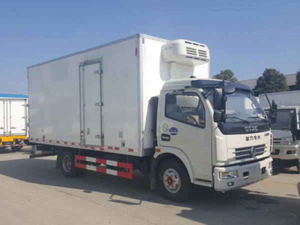 東風(fēng)多利卡5米貨廂冷藏車