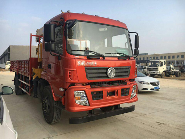 東風單橋6.1米隨車吊