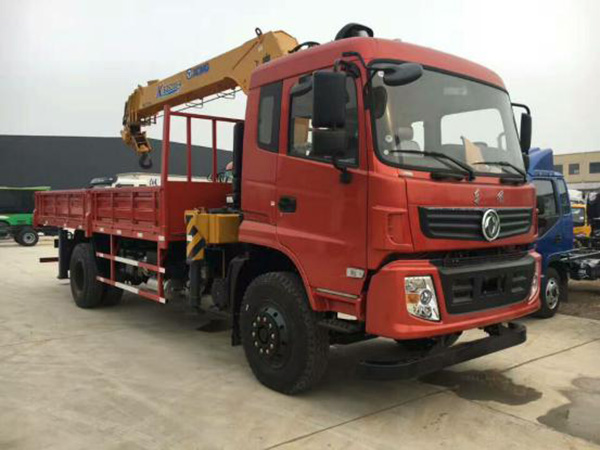 東風廂長6.1米隨車吊 東風廂長6.1米隨車吊