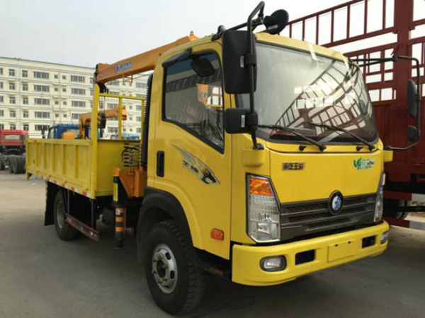 王牌3.6米貨廂藍(lán)牌隨車吊