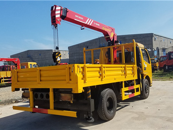 小型藍(lán)牌福瑞卡3.2噸隨車(chē)吊