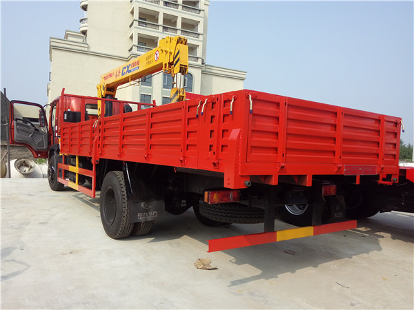 國(guó)五東風(fēng)玉虎6.3噸隨車(chē)吊