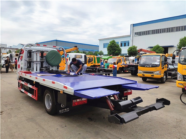 東風(fēng)多利卡藍(lán)牌一拖二清障車