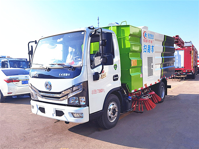 東風(fēng)多利卡6方掃路車