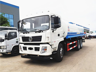 東風專用底盤后雙橋灑水車