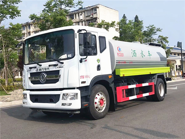 選購礦用工地灑水車,記住幾點(diǎn)買的安全又好用