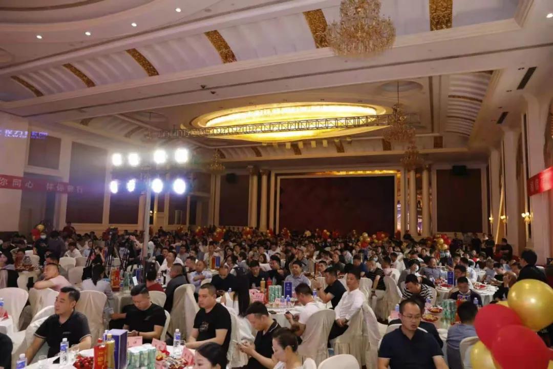 社會各界嘉賓與銷售經(jīng)理、新聞媒體及網(wǎng)紅代表600余人，盛況空前引人注目